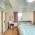Modern 5-Bedroom Townhome Near Mrt And Local Charm