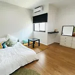 Stylish2Bd Pool&Gym Near Airport