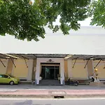 Oyo 1002 Pinklao Resort