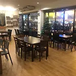 Glad Bangkok Hostel Bar&Restaurant