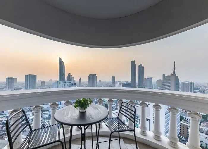 Central Bangkok, 5 Stars River View & Characteristic Decor