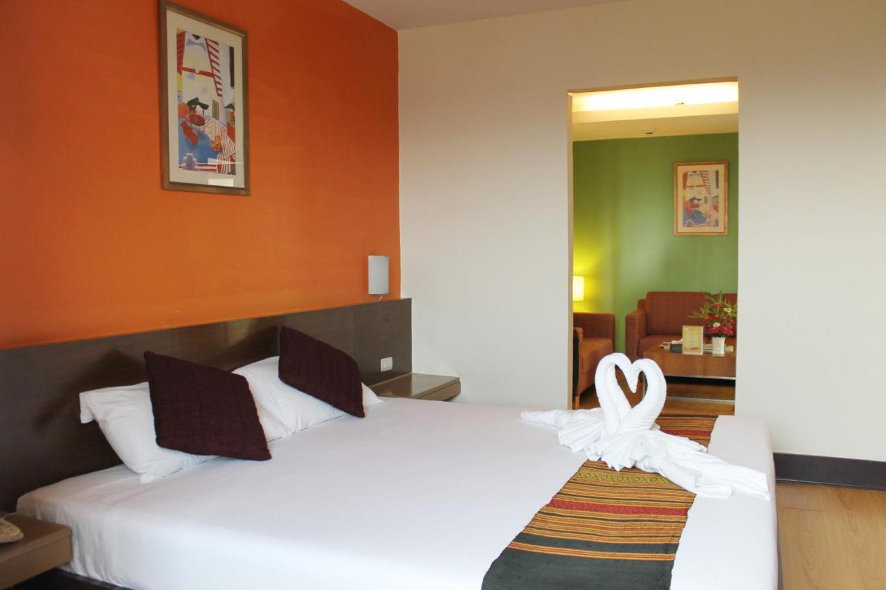 The Seasons Huamark Hotel