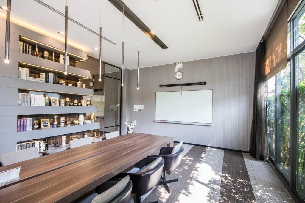 Apartment Ideo At Bangna Bts Skytrain Station Bangkok