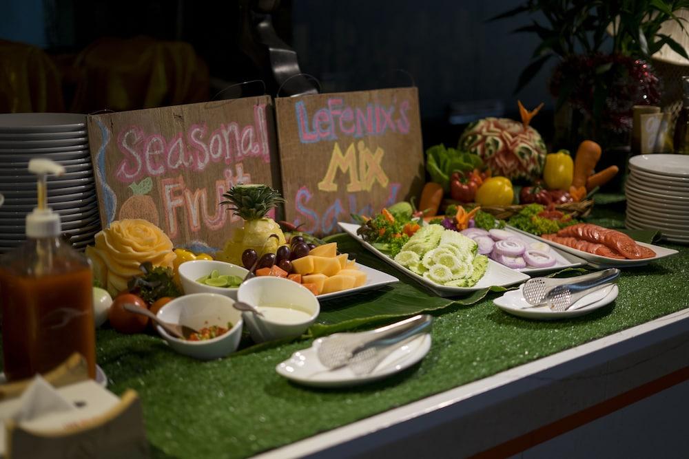 Le Fenix Sukhumvit 11 3*