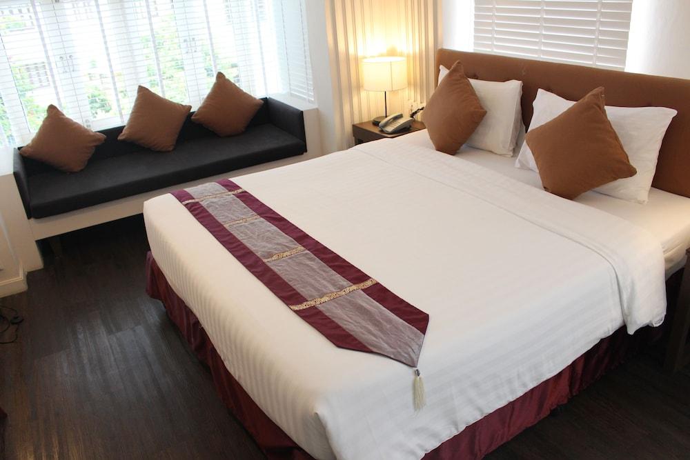 Siam Champs Elyseesi Unique Hotel 3*