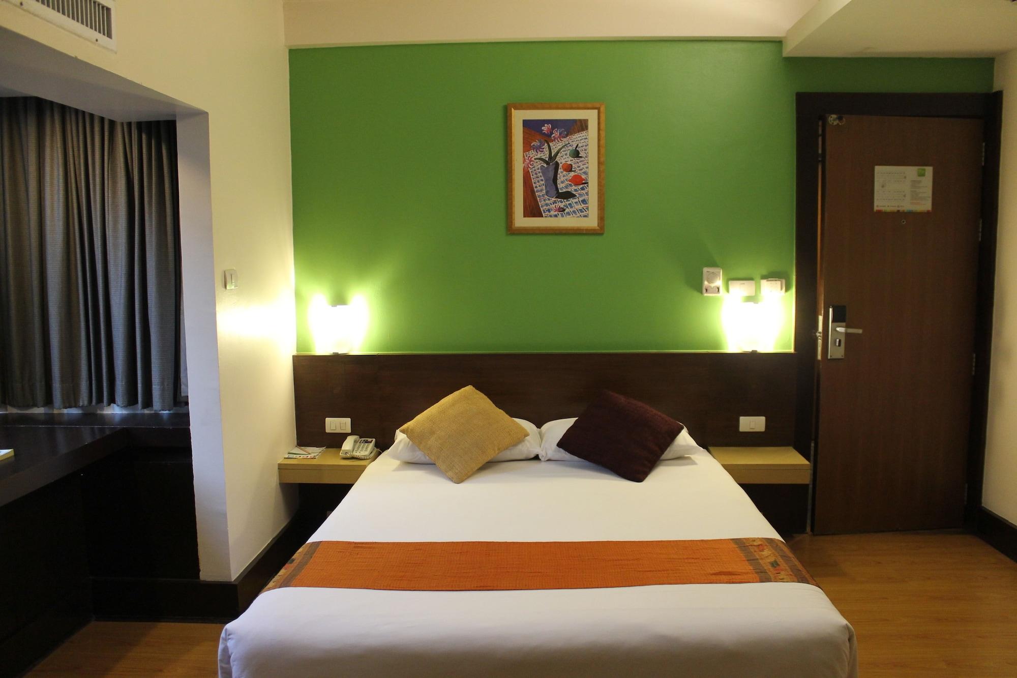 The Seasons Huamark Hotel