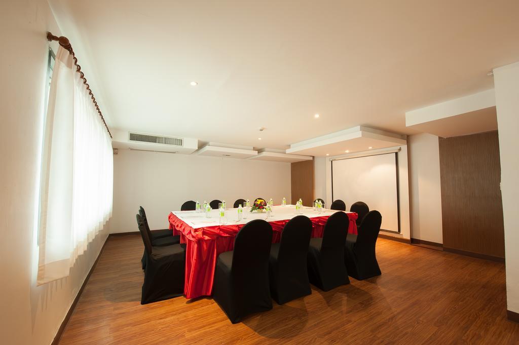 The Seasons Huamark Hotel