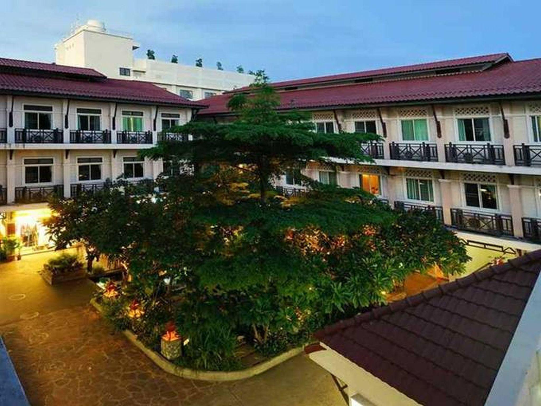 bahay-panuluyan Rambuttri Village Plaza