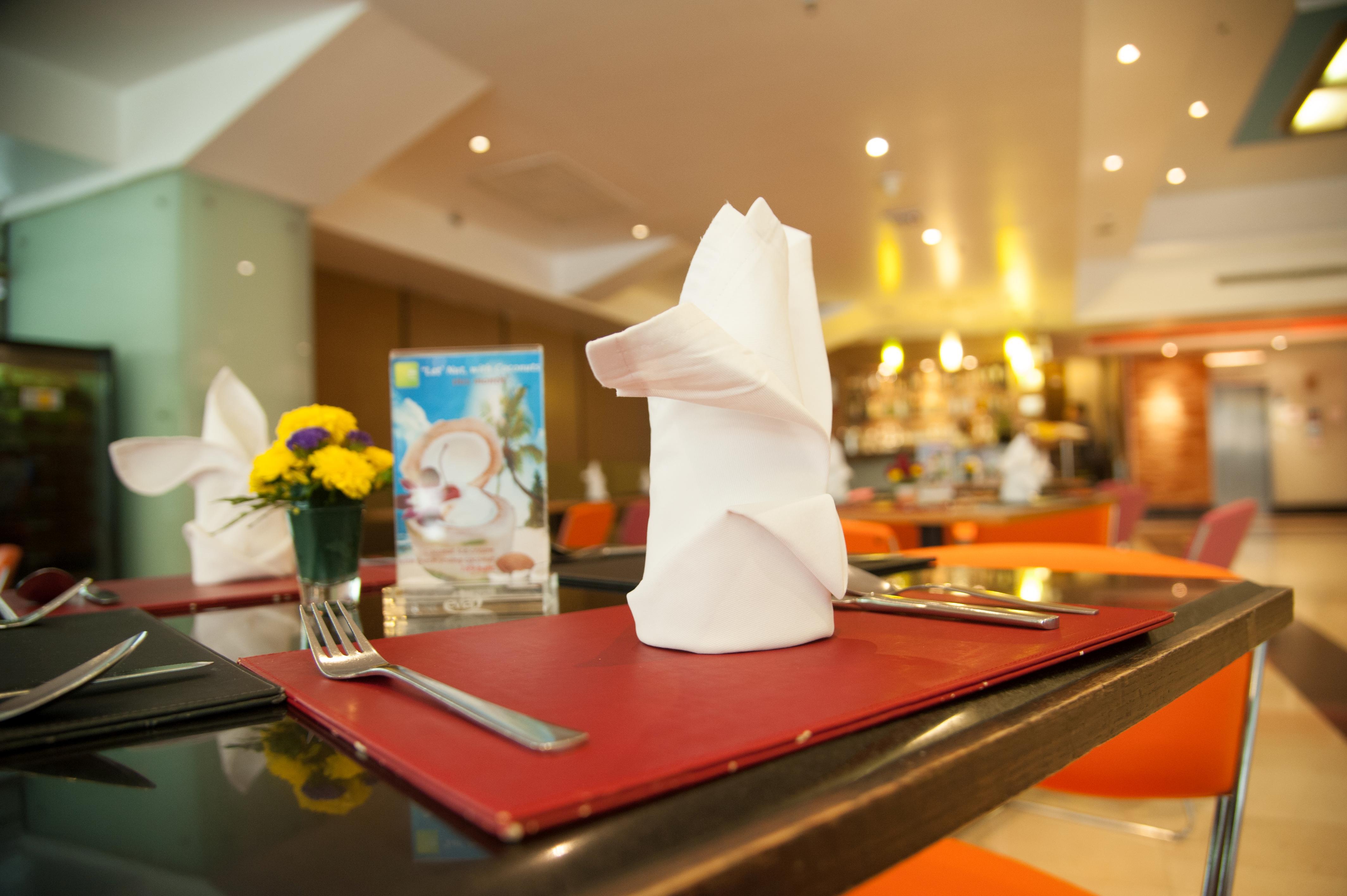 The Seasons Huamark Hotel 3*