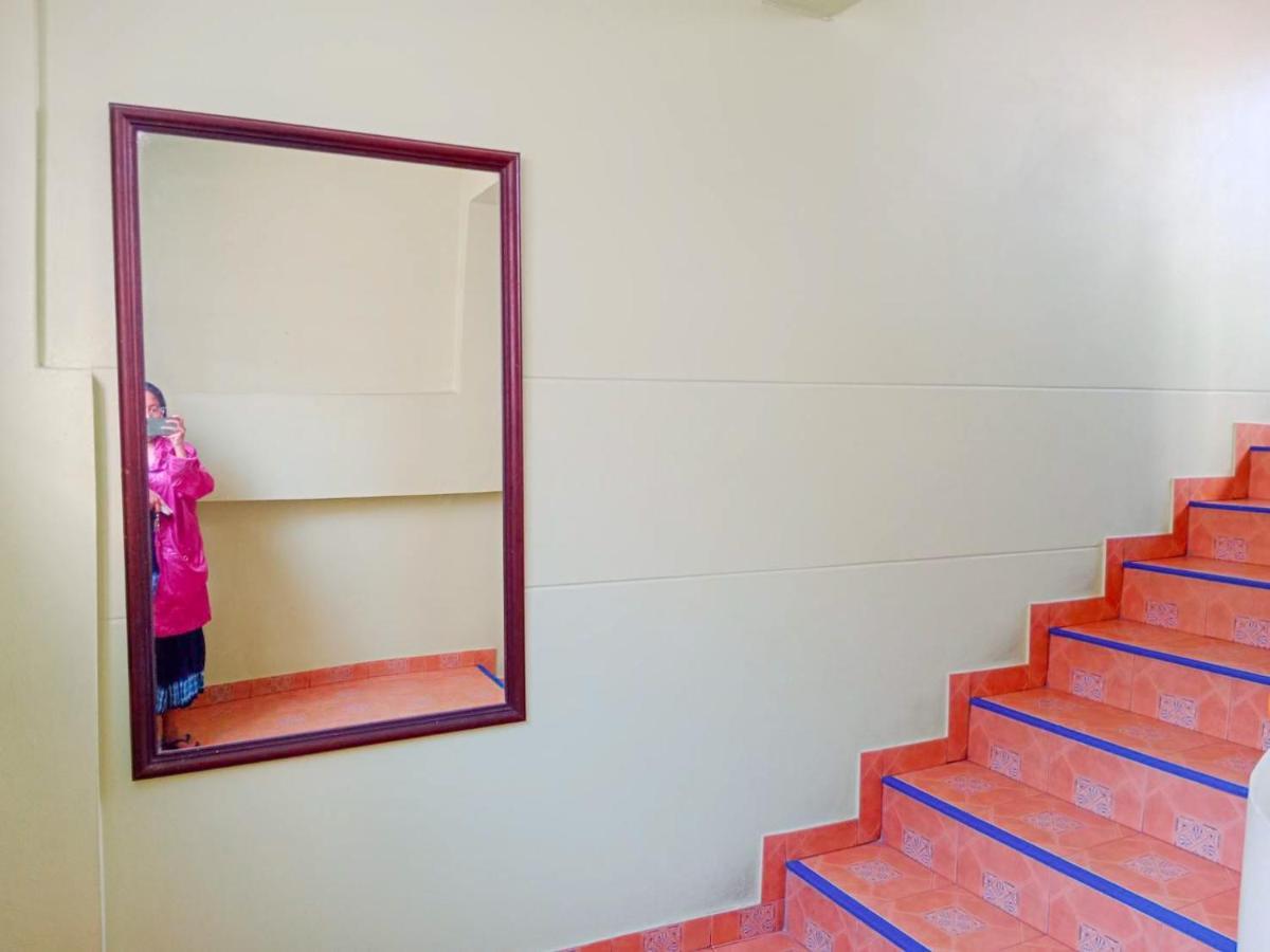Airport Convenience Inn: Breakfast & Quick Transit Access Apartment Bangkok