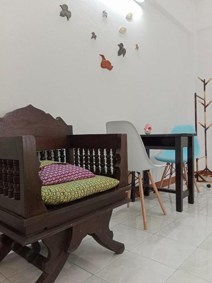 Airport Convenience Inn: Breakfast & Quick Transit Access Apartment Bangkok