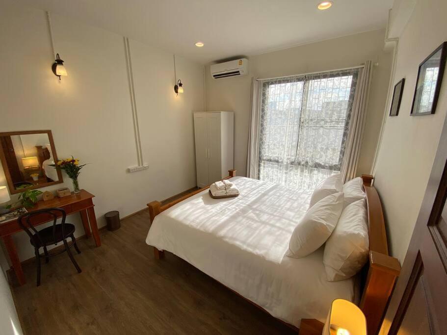 Pangsapuri 1 Min Walk To Bts, 3 Bed 3 Bath, Entire House
