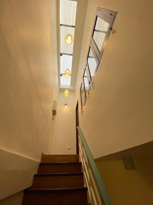 Pangsapuri 1 Min Walk To Bts, 3 Bed 3 Bath, Entire House *