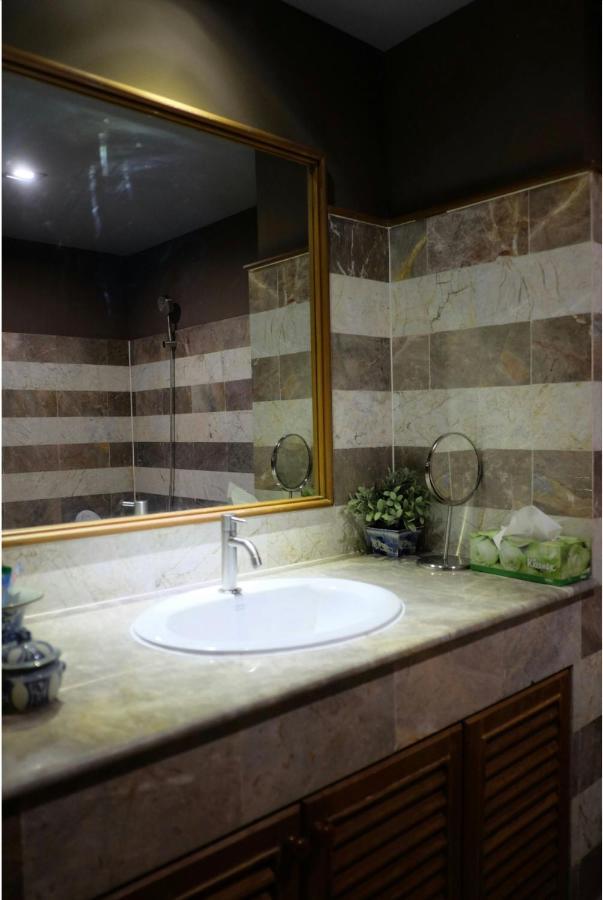 Sukhumvit Boutique : Soi 13/ 10min. From Bts Nana Station Appartement *
