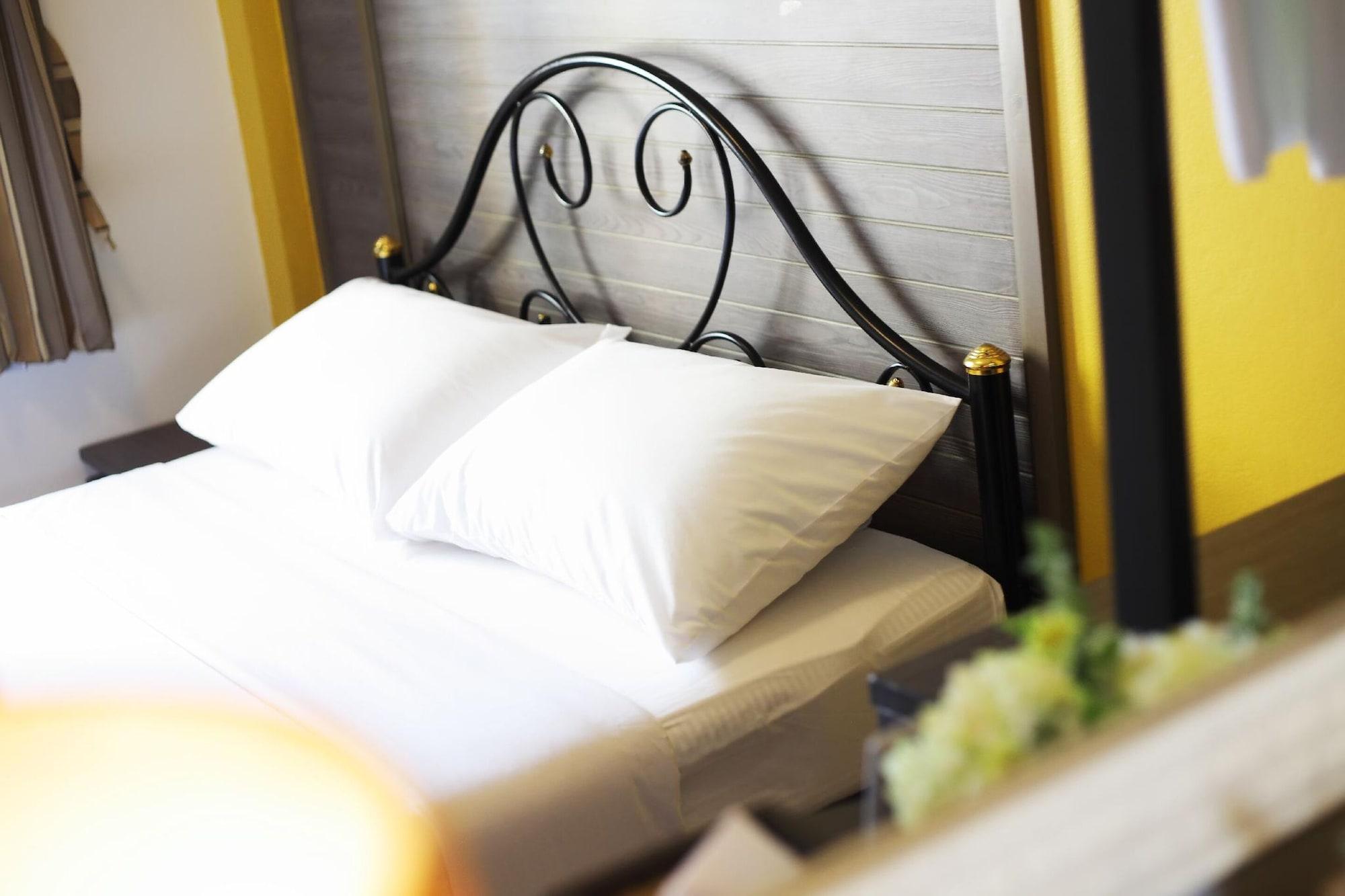 Rambuttri Village Plaza 3*