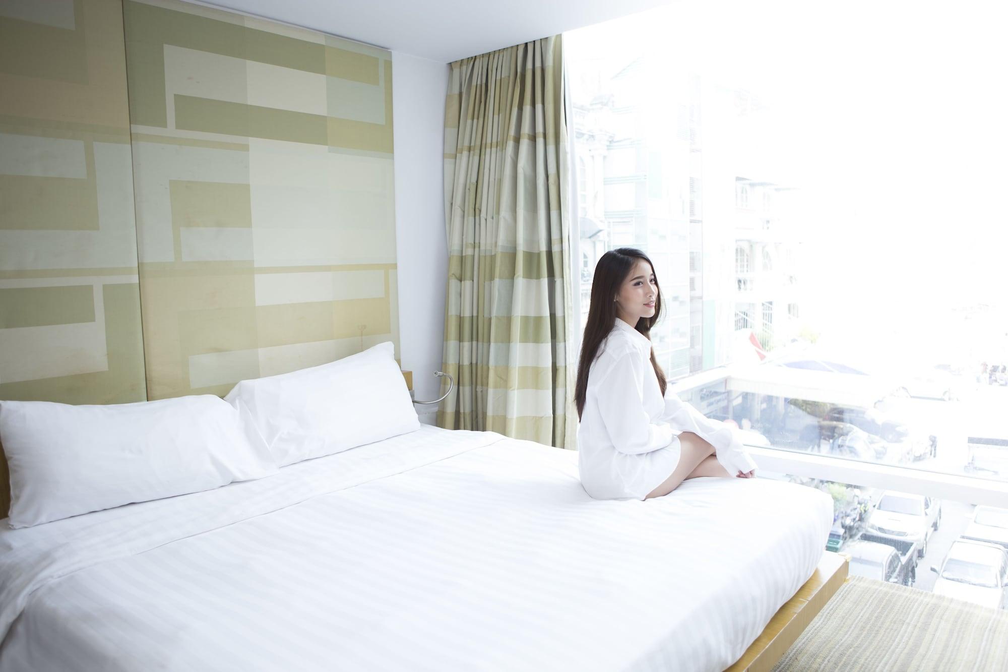 Le Fenix Sukhumvit 11 Hotel 3*
