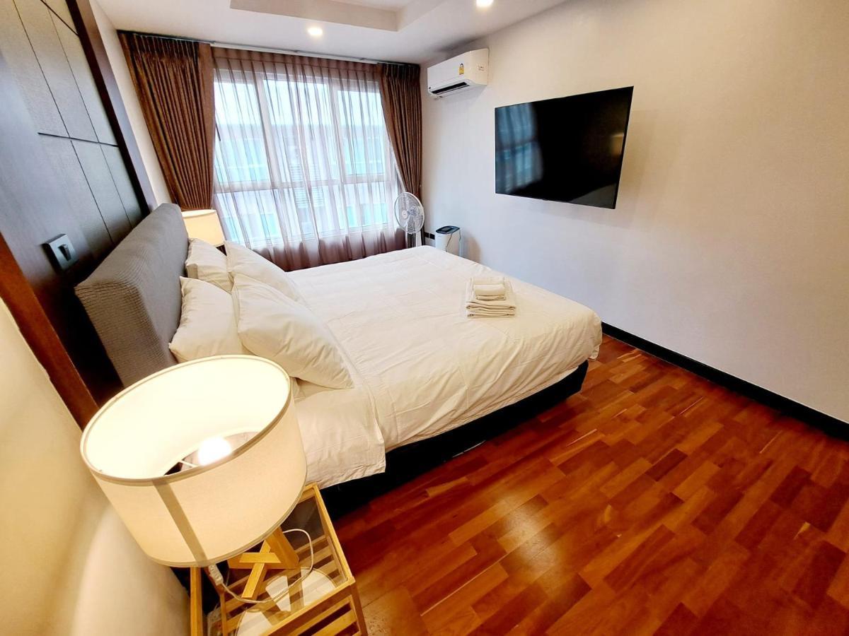 8th Floor 2brs Penthouse 700m Walk To Ekkamai Bts Station * Bangkok