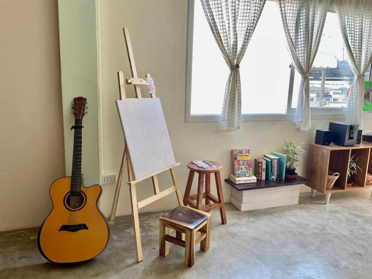 Hostel Baan Khaosoi - Private In A Rooftop 4th Floor Bangkok