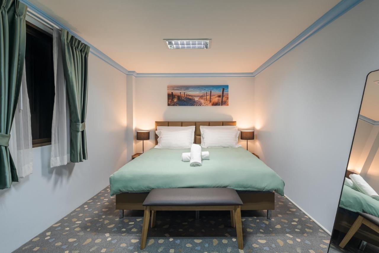 Rooftop Paradise Newly Built 900meters To Chidlombts And Central World Free Airport Pickup Bahay bakasyunan