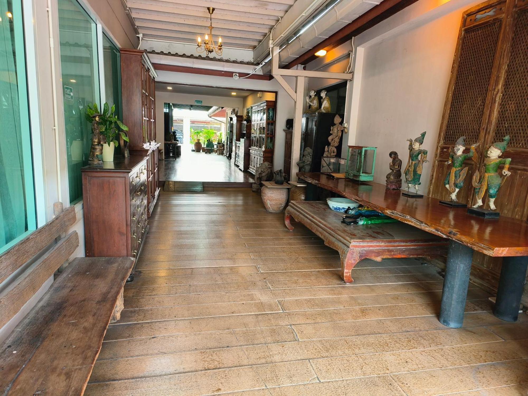 Tanwa - Mrt Ratchadapisek Guest house Bangkok