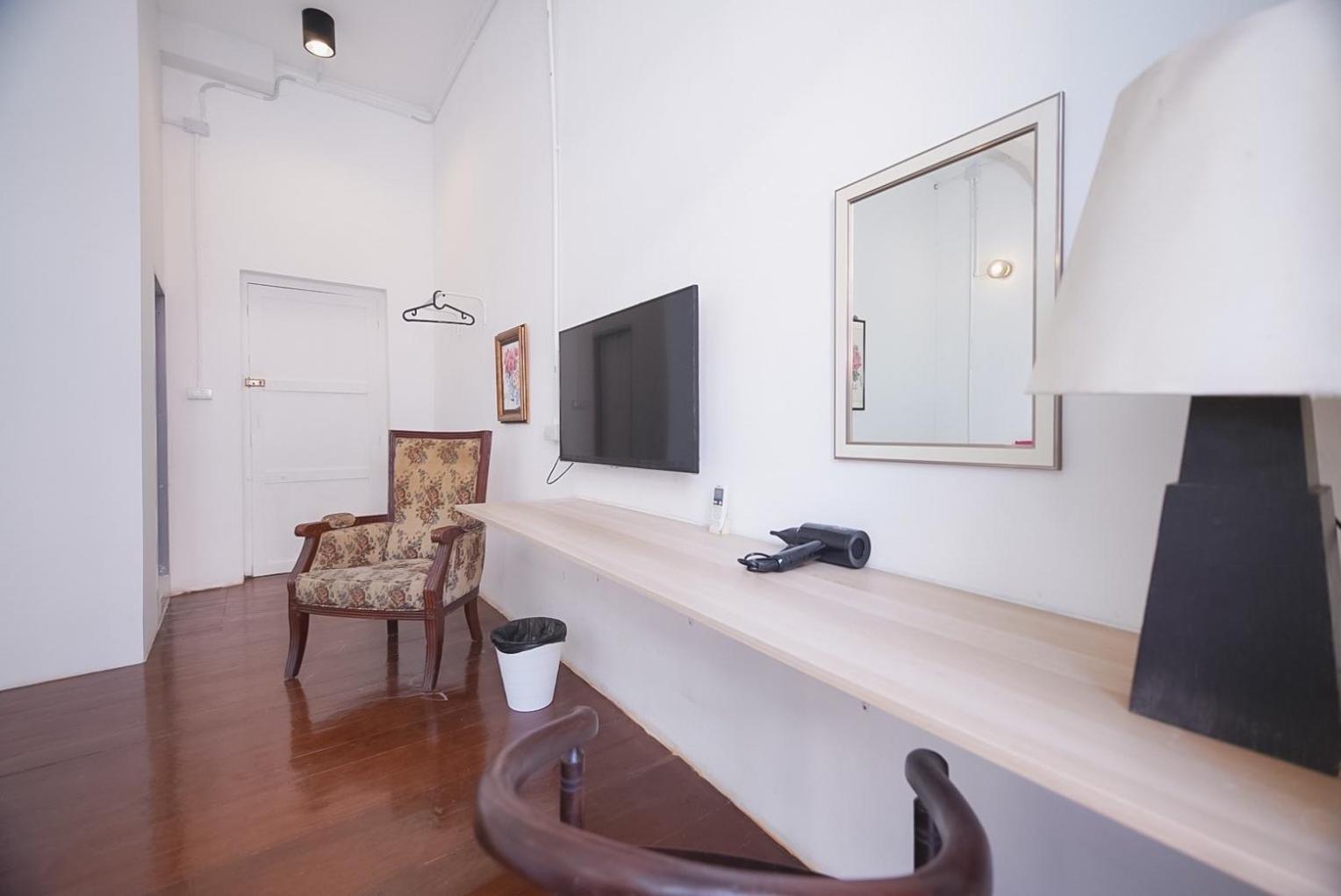 Mitr Yaowarat Apartment *