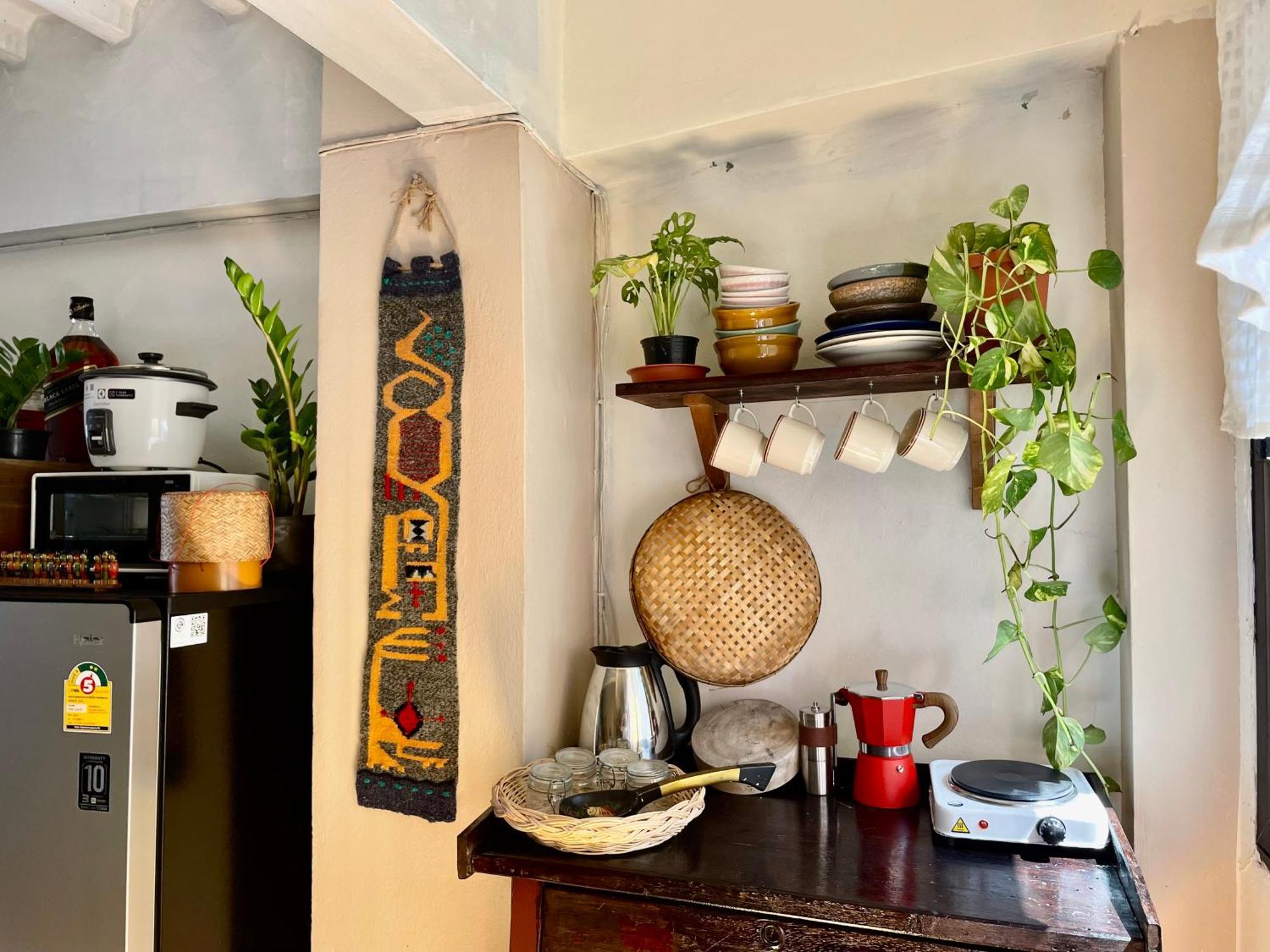 Baan Khaosoi - Private In A Rooftop 2nd Floor Hostel *