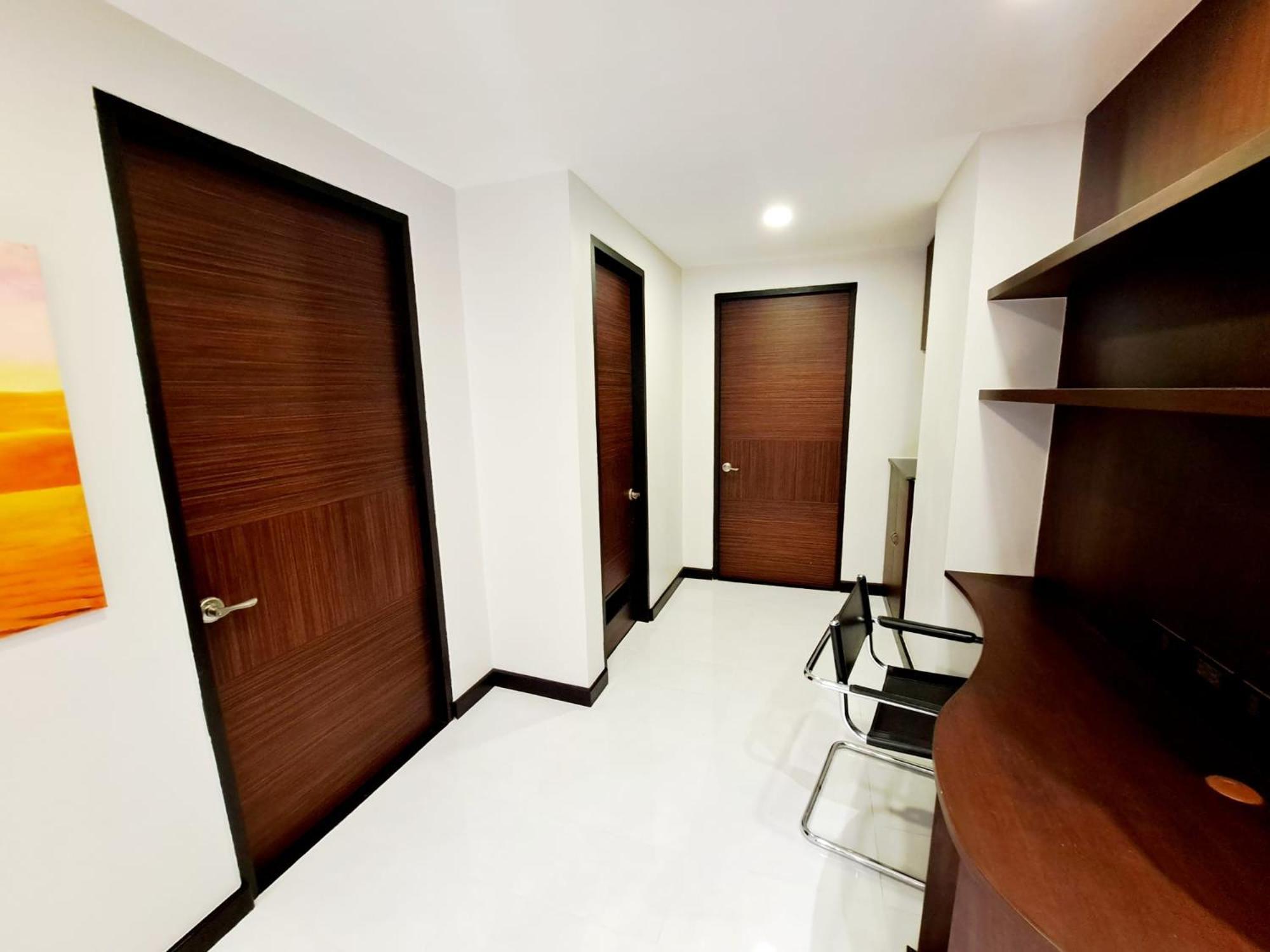8th Floor 2brs Penthouse 700m Walk To Ekkamai Bts Station *