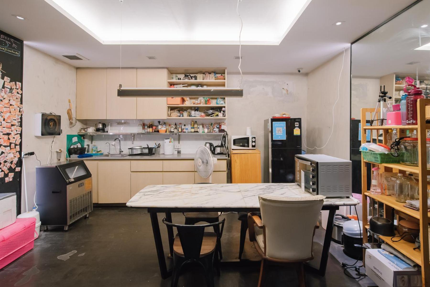 Cazz Cafe And Hostel Bangkok