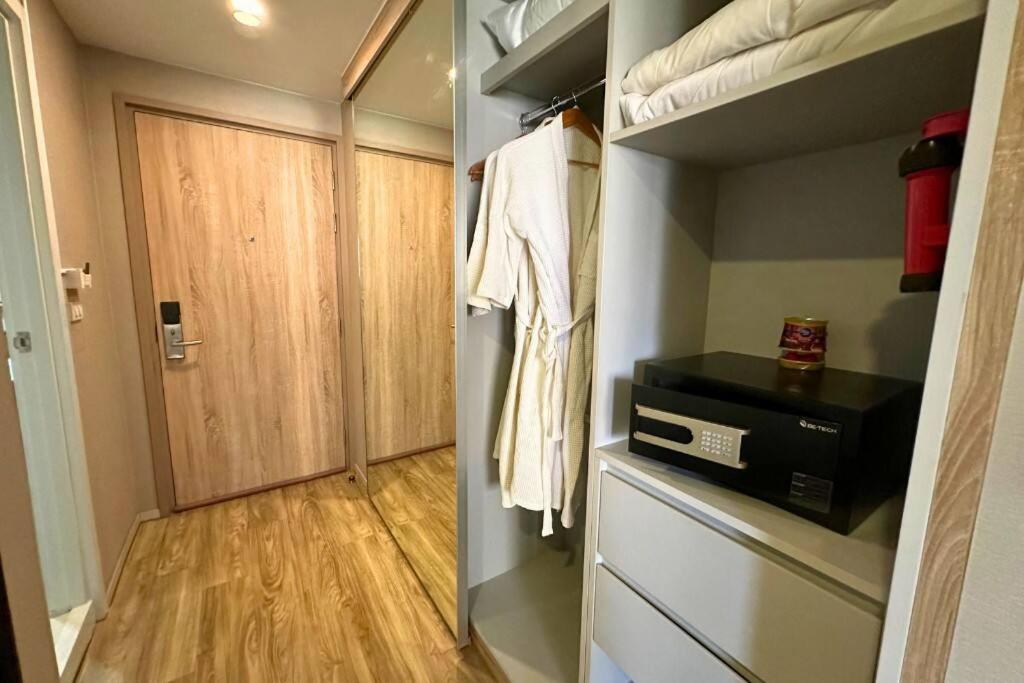 Studio 1br Pool Gym Wifi 5 Mins From Sathorn Appartement