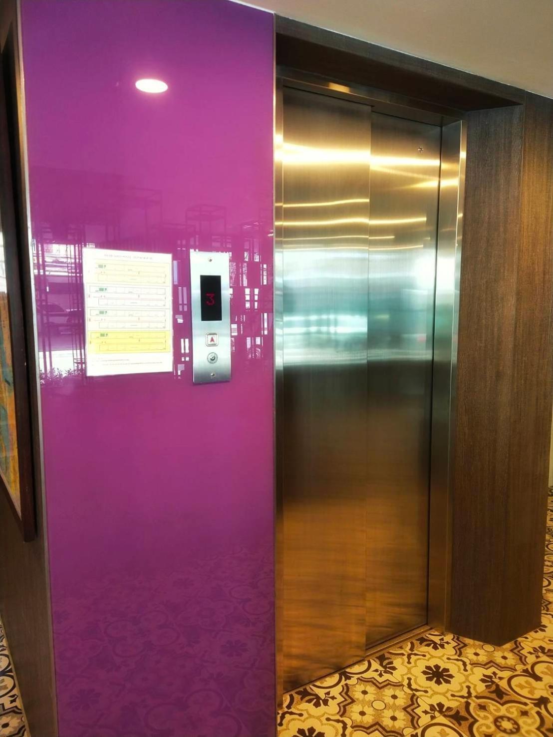 Hotel Bb Glass House *