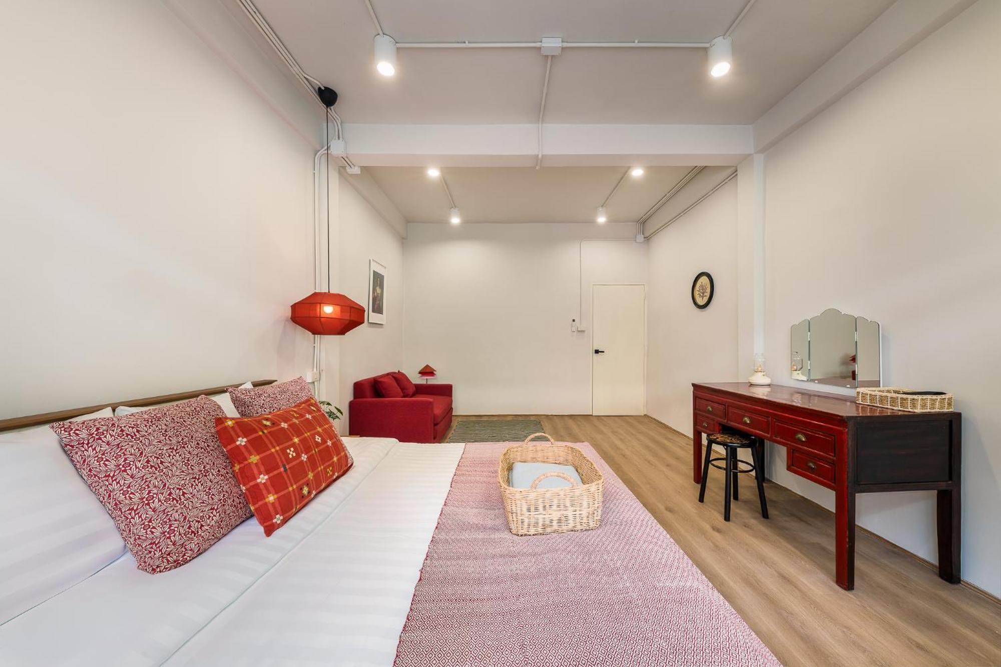 Charming Sukhumvit Shophouse - 2mins Walk To Skytrain Holiday home Bangkok