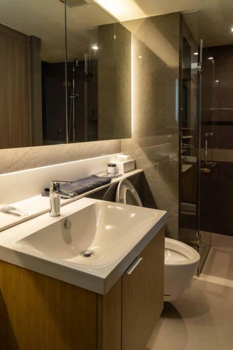 Luxury 2 Near Bts Thong Lor * Bangkok