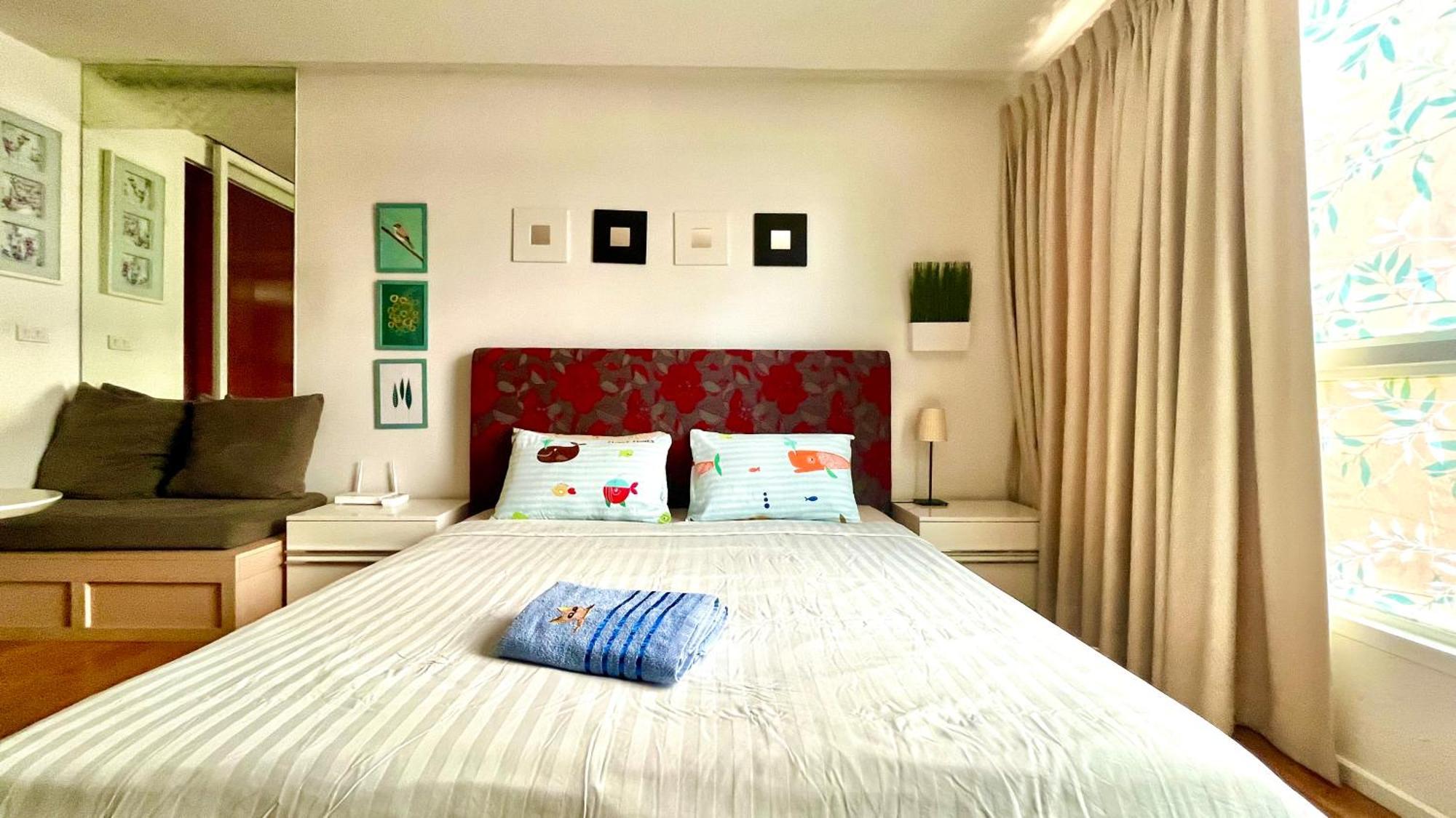 Comfortable Studio, Walk To Bts, Free Wi-fi, Great Location Apartment *
