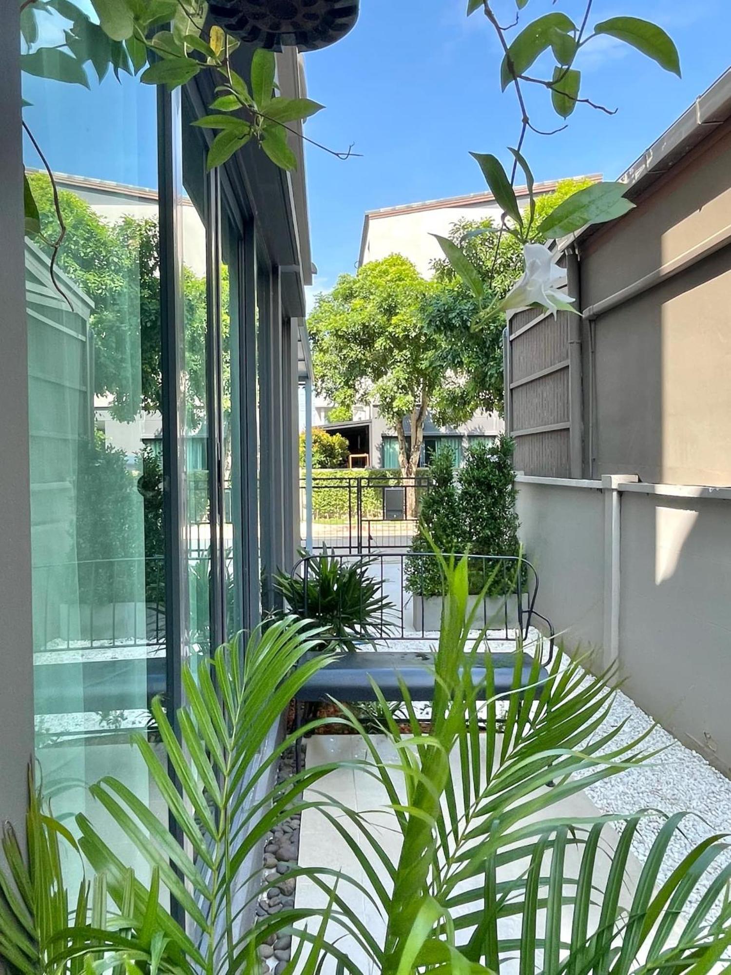 Stylish2bd Pool&gym Near Airport Bangkok