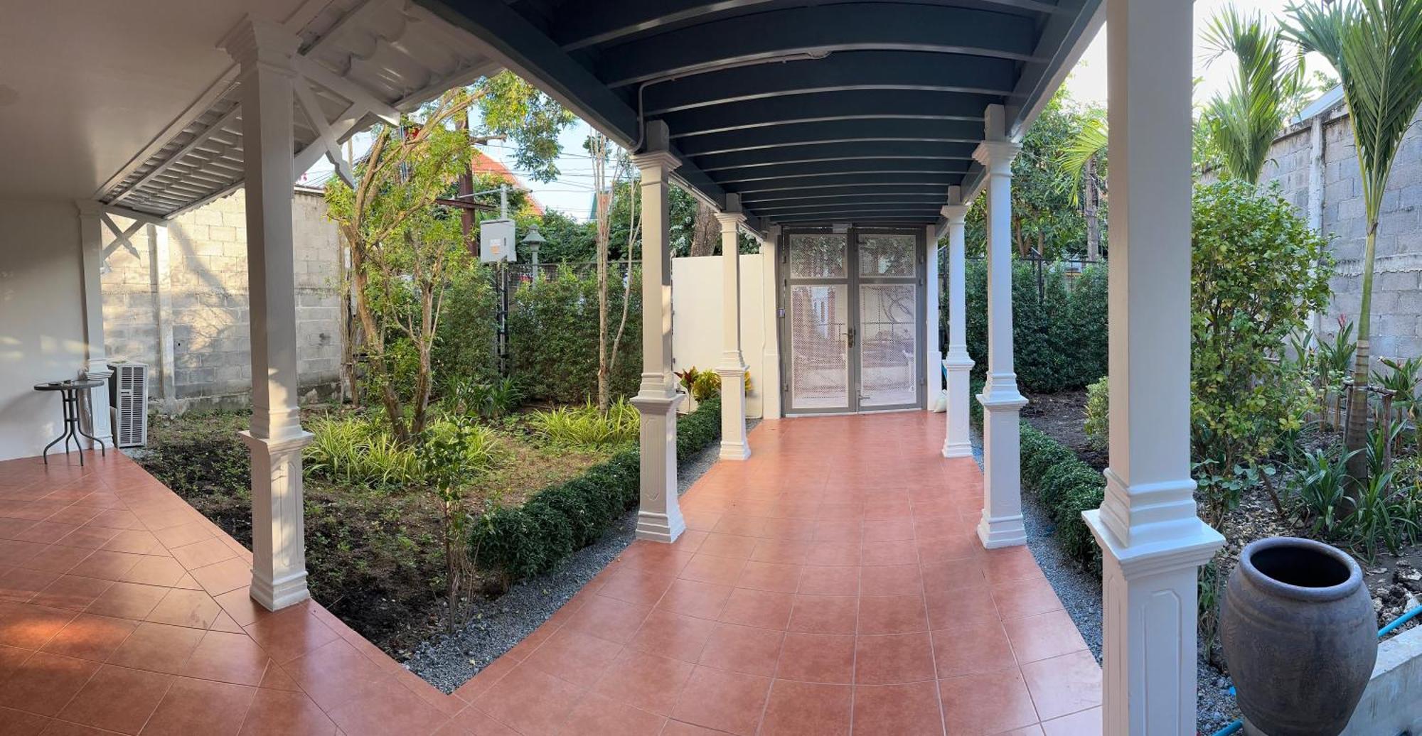 Hotel Baan Debtida *