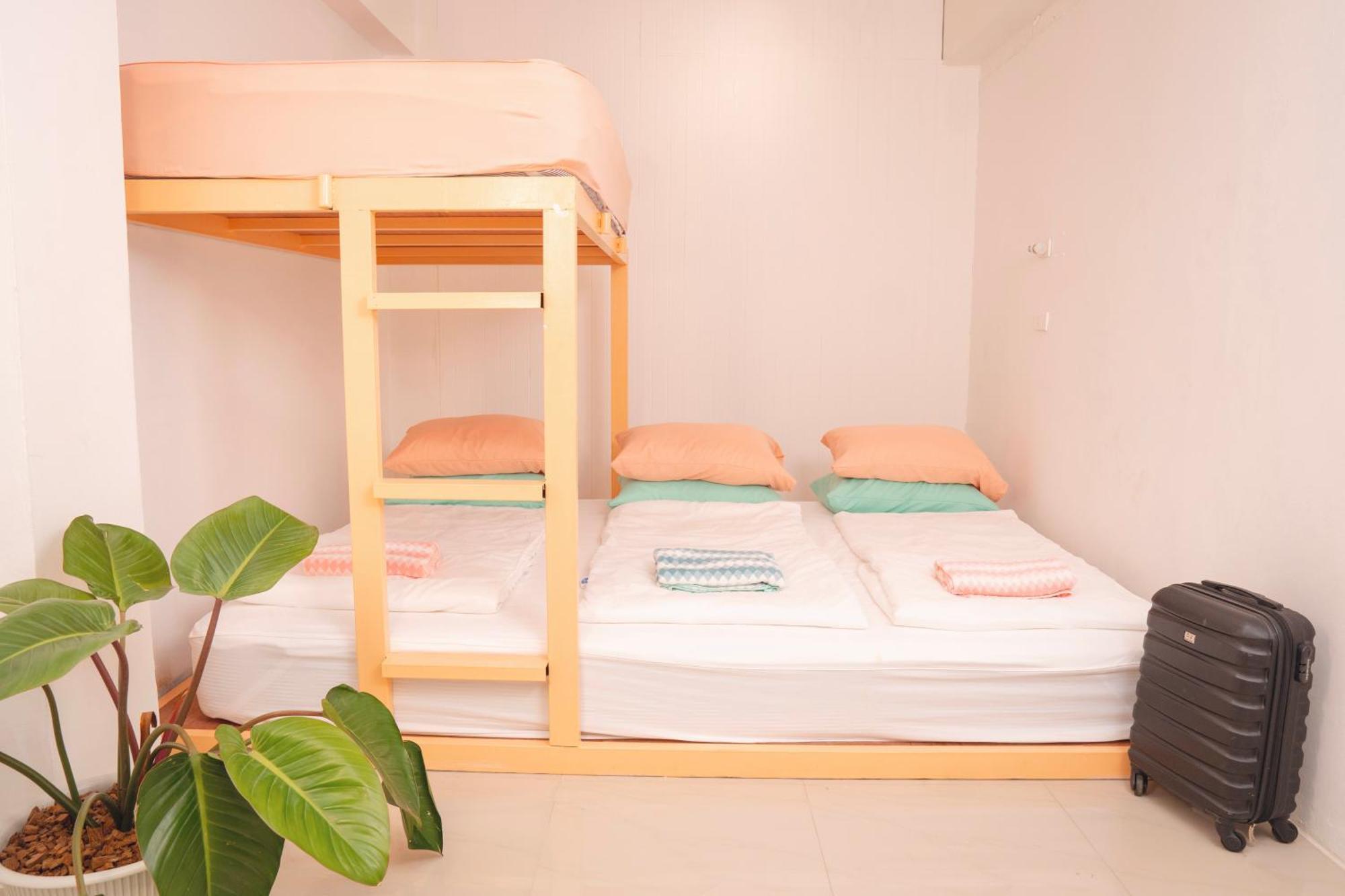 Easy Sunday Khaosan Beds Bangkok