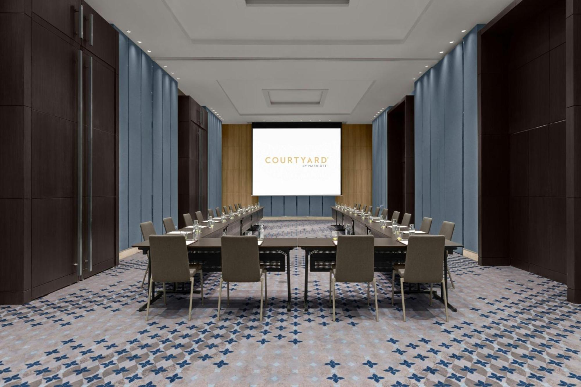Courtyard By Marriott Hotel