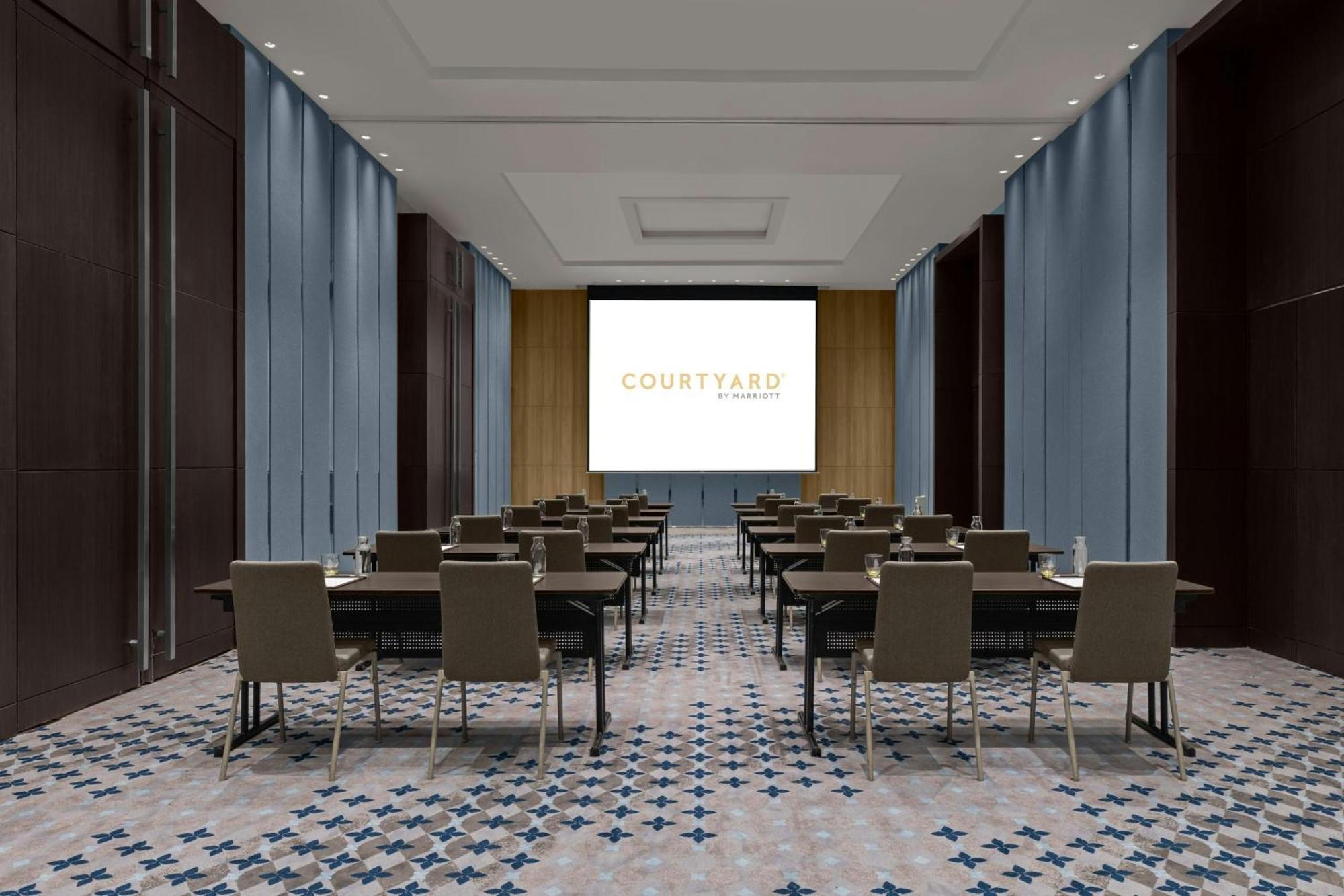 Courtyard By Marriott 4*