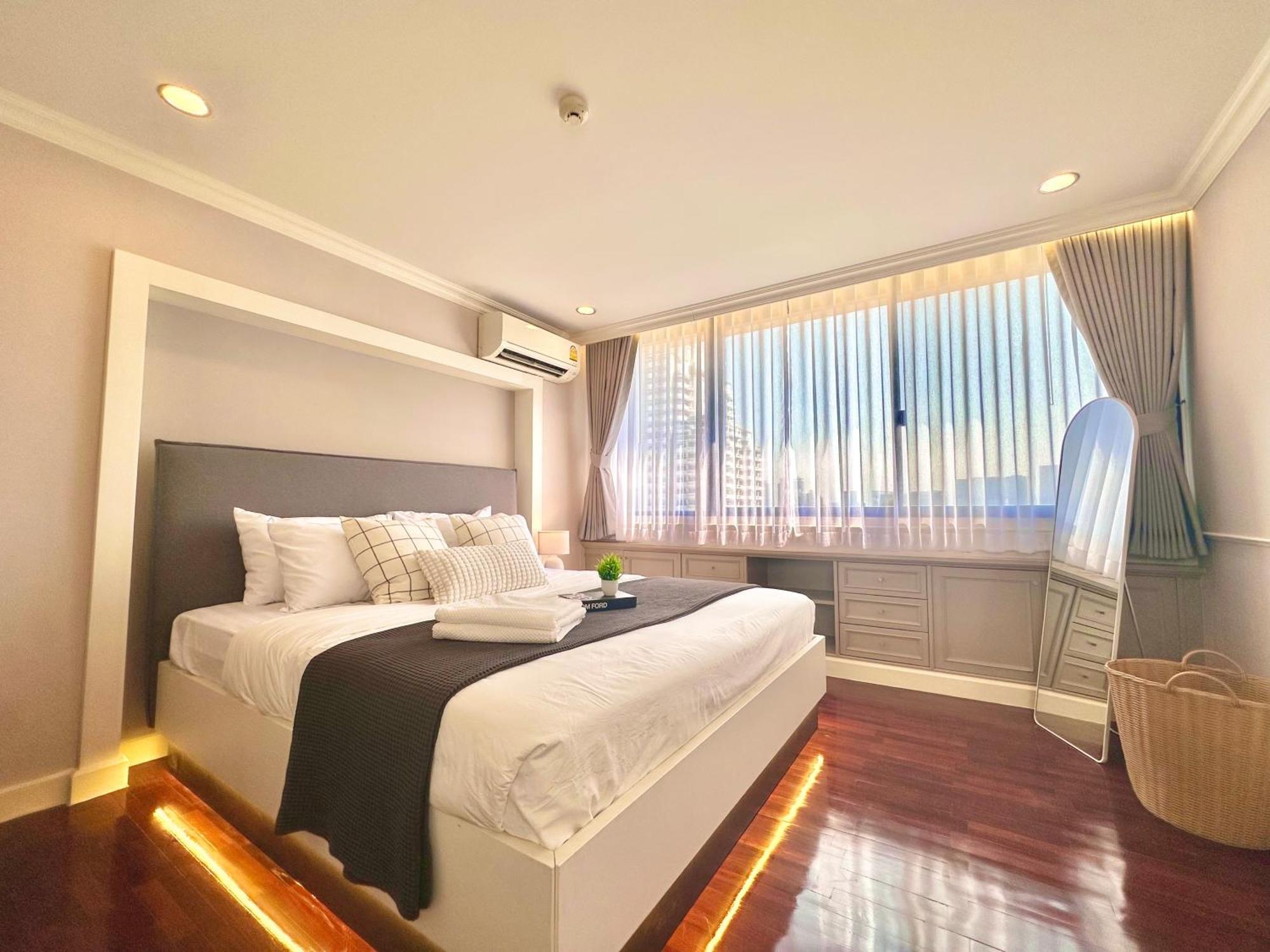 Luxury 3 Bedrooms In The Heart Of The Apartment *