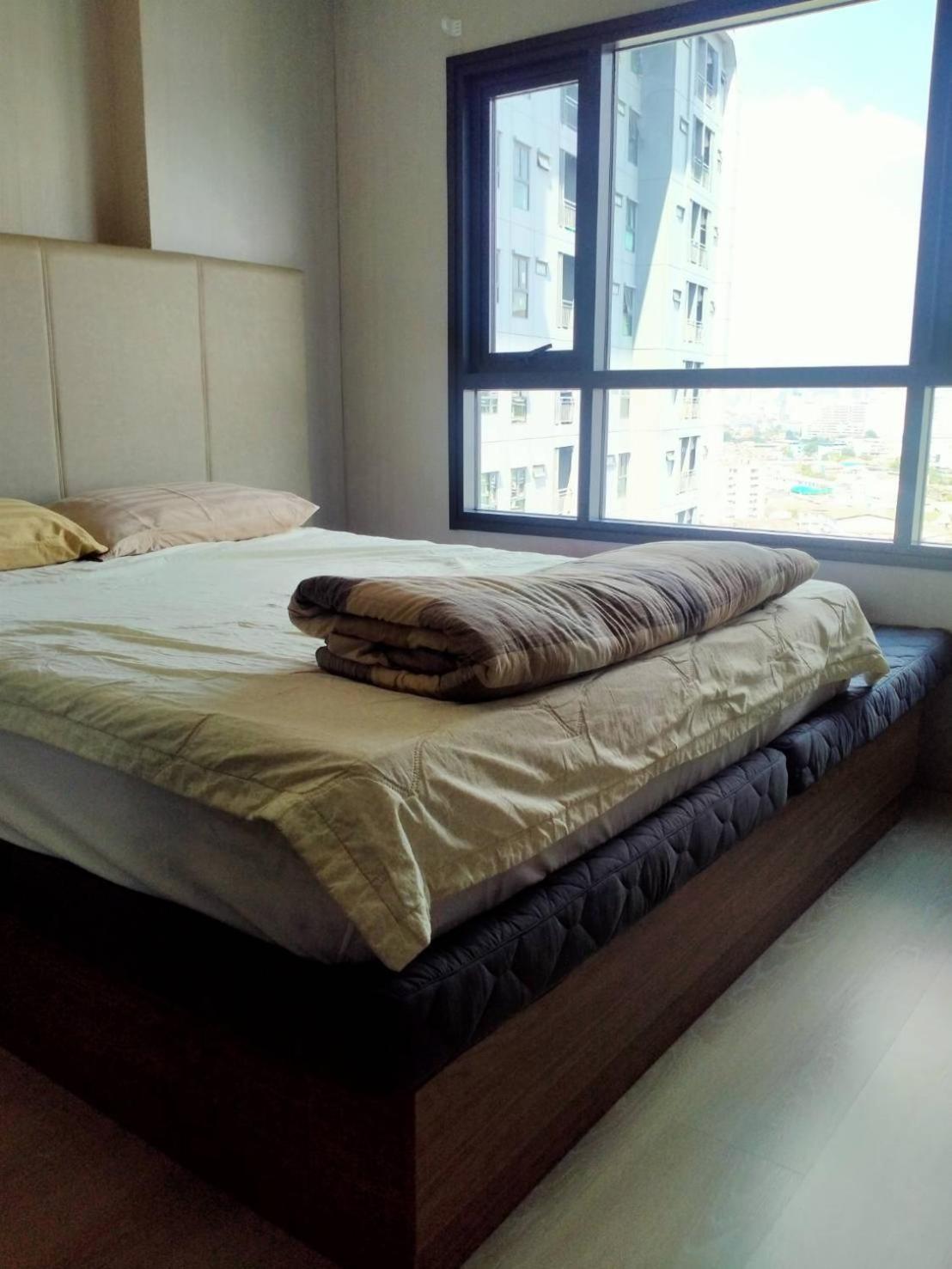 Ideo Yai Near Thaphra Mrt Station Apartment