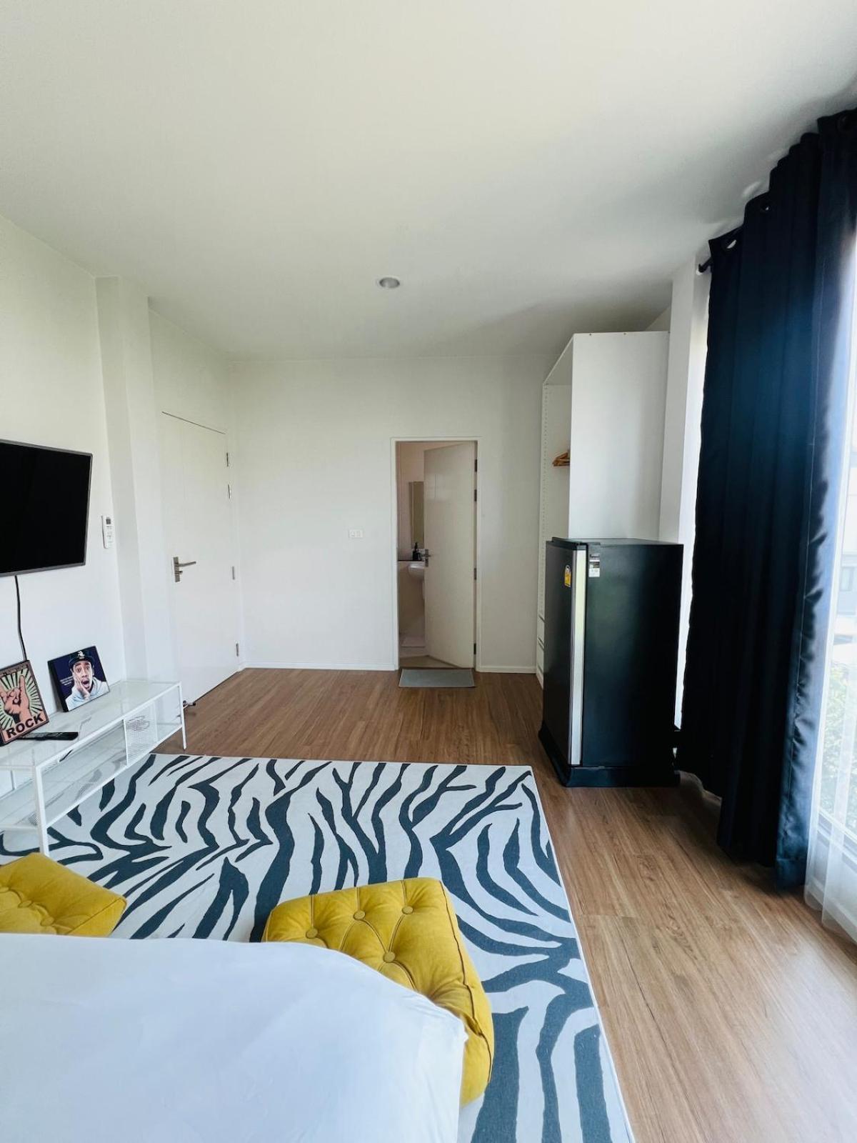 Stylish2bd Pool&gym Near Airport