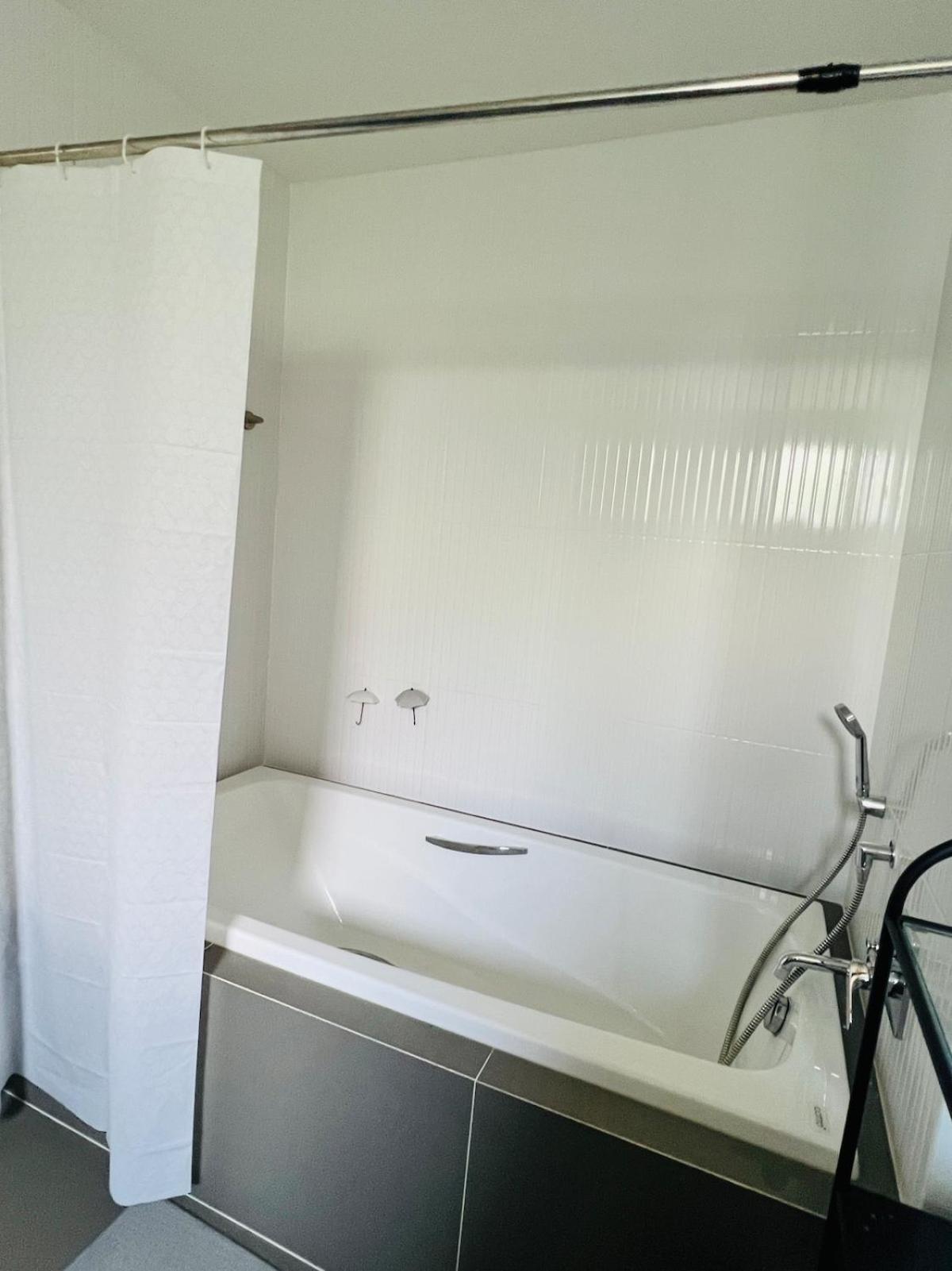 Vakantiehuis Stylish2bd Pool&gym Near Airport