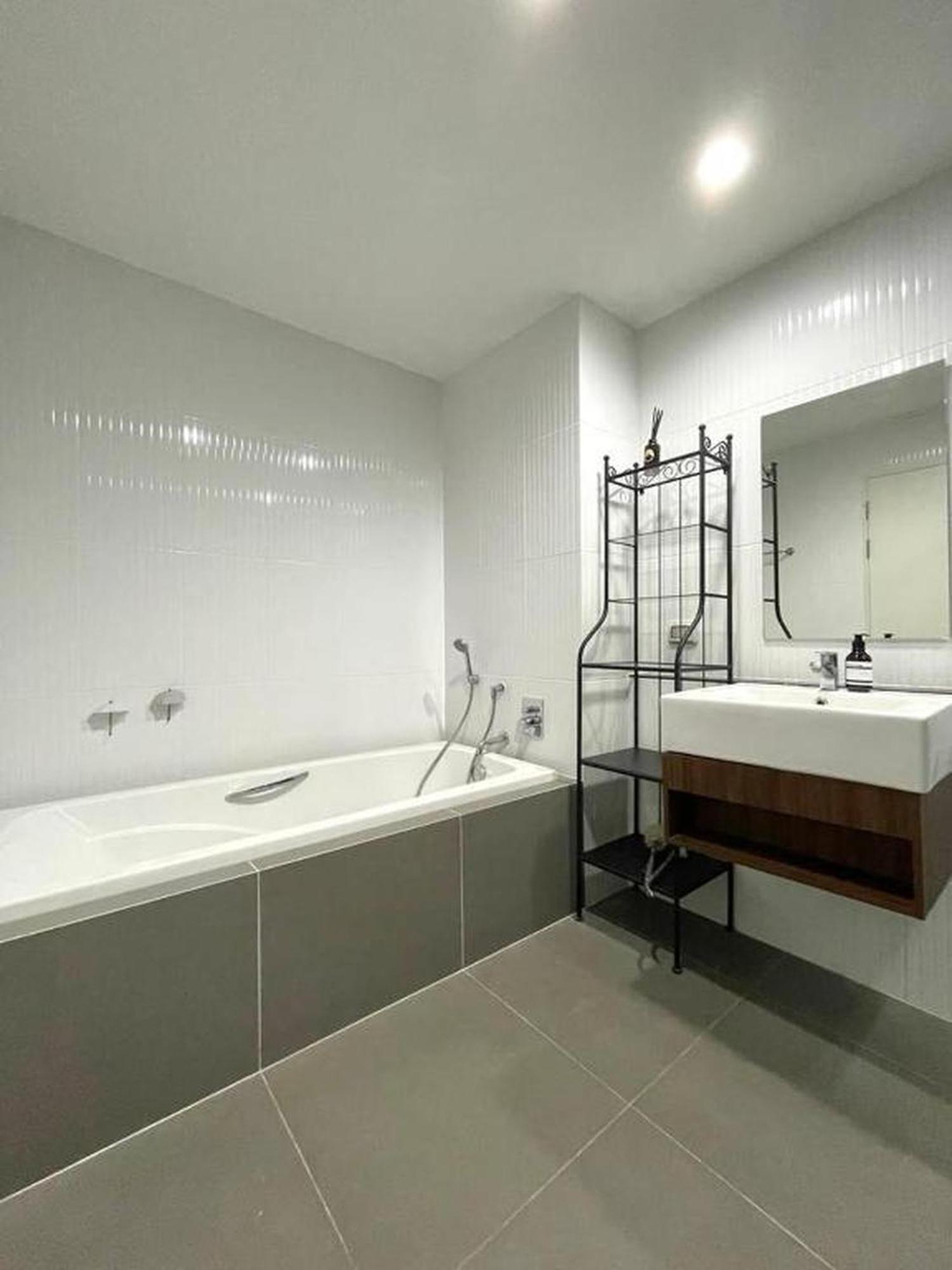 Stylish2bd Pool&gym Near Airport