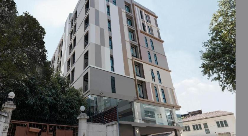 B2 Huai Khwang Premier Hotel 3*