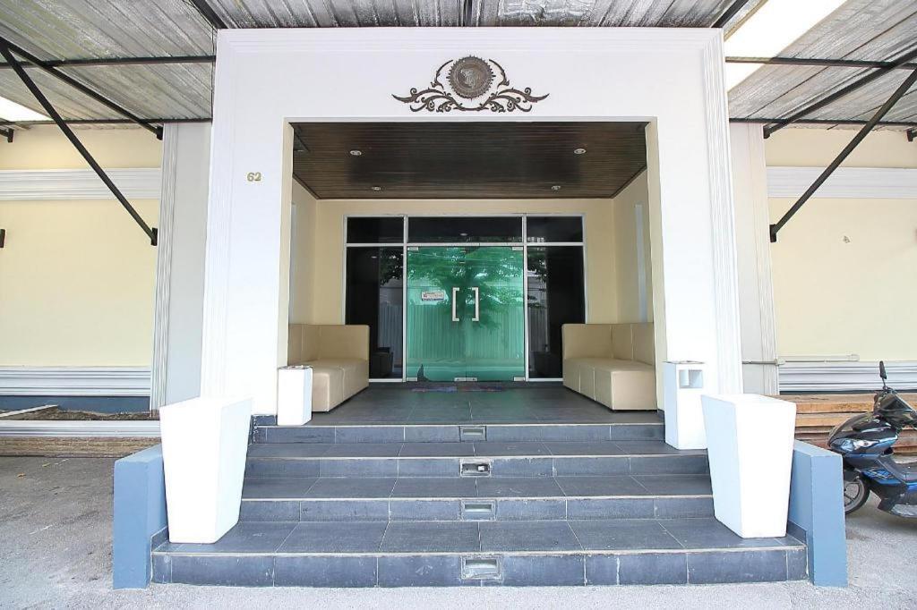 Oyo 1002 Pinklao Hotel Bangkok