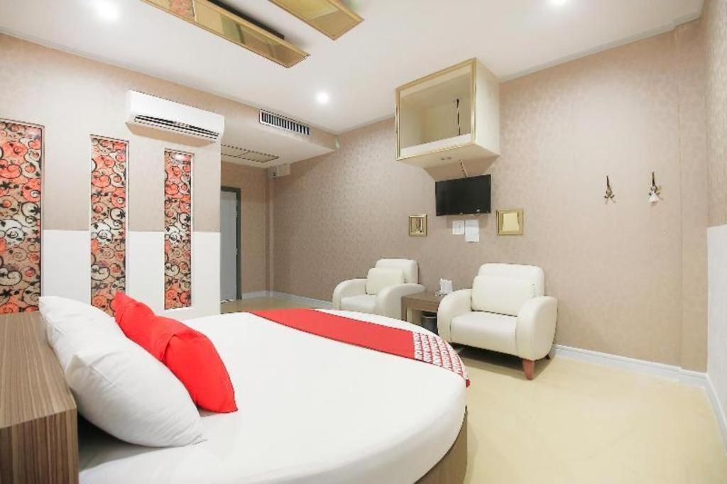 Hotel Oyo 1002 Pinklao