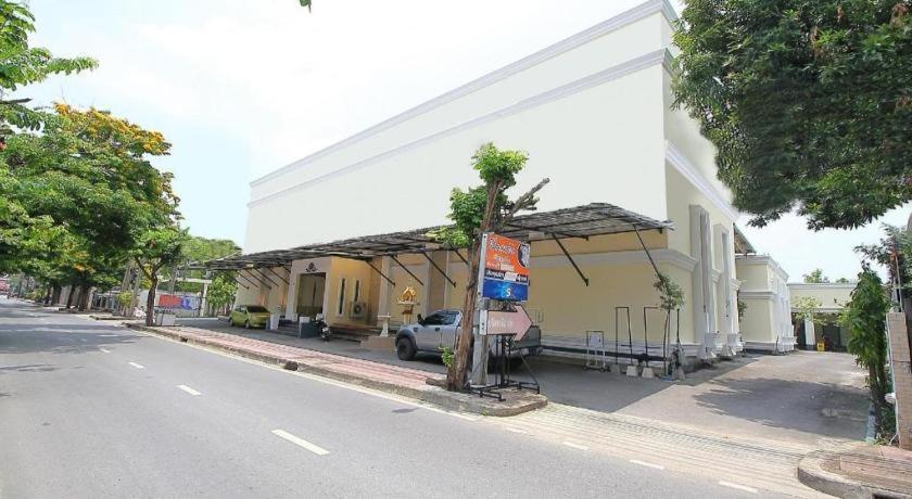 Hotel Oyo 1002 Pinklao