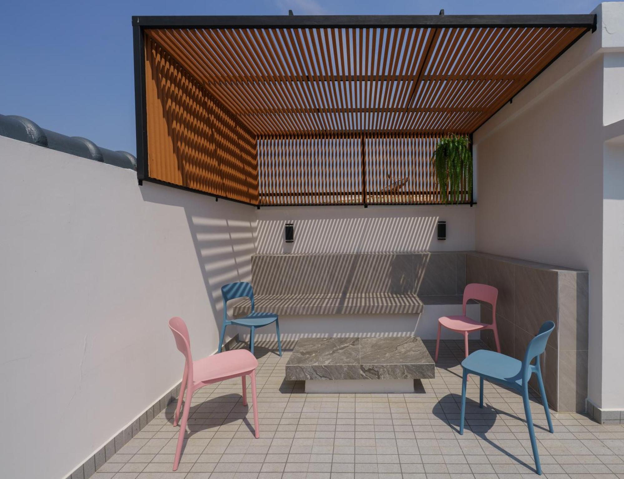 New Stylish Modern 4br 12pax 200m Bts Phrakhanong Holiday home