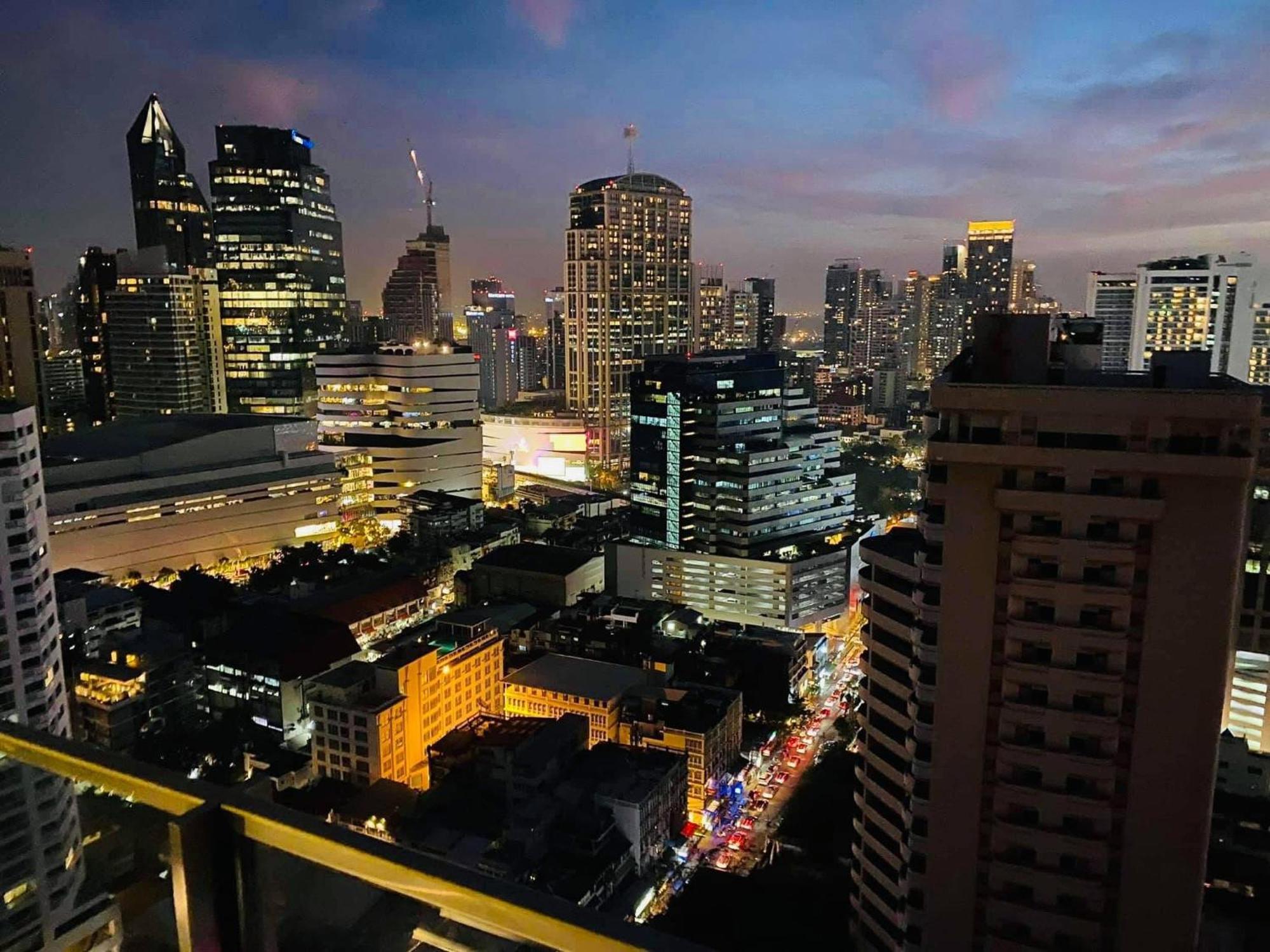 Phrom Phong 1br Luxe With Pool Gym Park Center