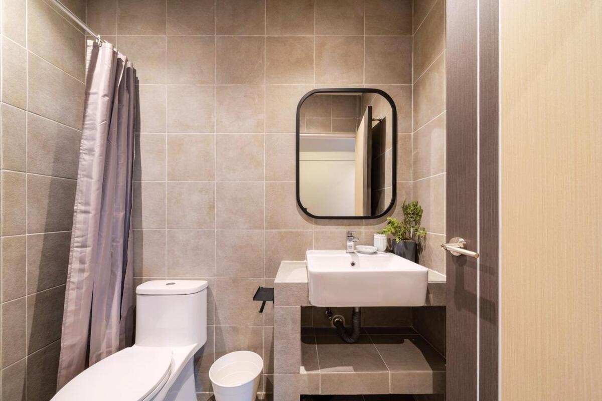 Apartment Bathtub, 2br, 2ba, 120 Sqm, 6 Pax, Near Bts 7-11 *